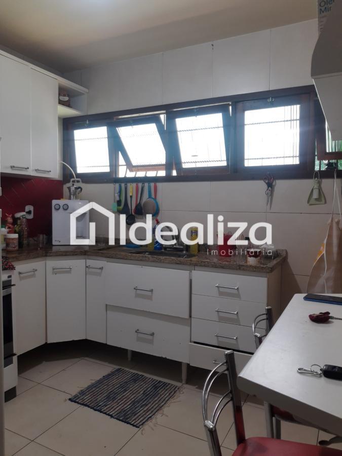 Casa à venda com 4 quartos, 185m² - Foto 27