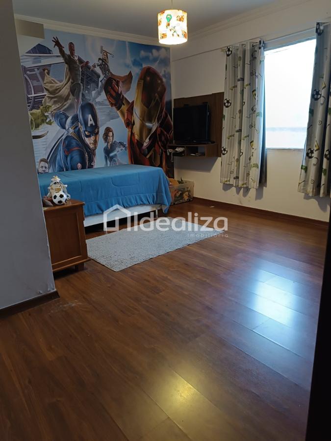 Casa à venda com 3 quartos, 219m² - Foto 9