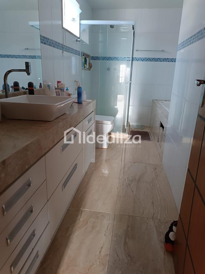 Casa à venda com 3 quartos, 219m² - Foto 10